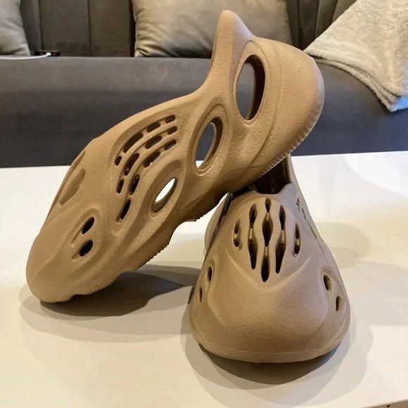 Yeezy Foam Runner in Tan - Picture 2 of 8